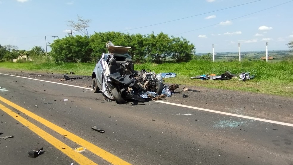 Duas pessoas morreram na Rodovia Júlio Budiski (SP-501), em Álvares Machado (SP) — Foto: Bruna Bachega/TV Fronteira