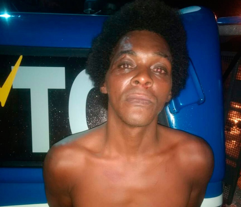 Homem foi preso no momento em que estuprava idosa de 63 anos em Salvador (Foto: Divulgação/SSP-BA)