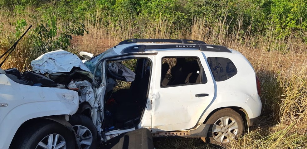 Motorista morre após colisão entre carro e caminhonete na BR-010. — Foto: Divulgação/PRF.