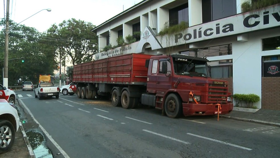 Carga de droga é apreendida no bairro do Tanque em Atibaia — Foto: Lucas Rangel/ TV Vanguarda