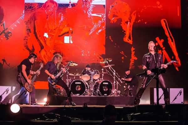 Robert Trujillo, Kirk Hammett, Lars Ulrich e James Hetfield em um show do Metallica (Foto: Getty Images)