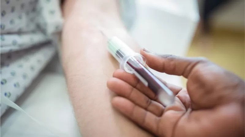 Um exame de sangue preciso pode acelerar a pesquisa de tratamentos medicamentosos para demência (Foto: GETTY IMAGES via BBC)