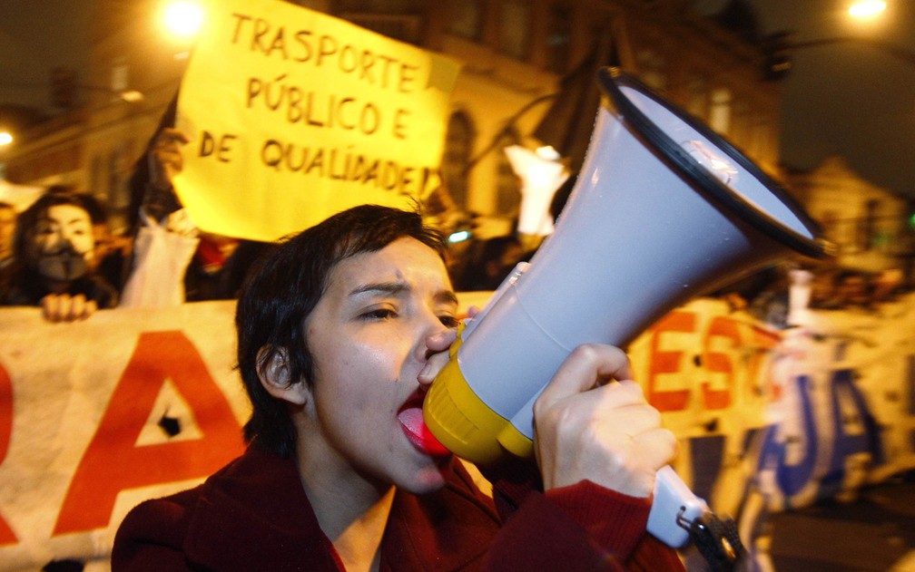 Manifestantes protestaram em Curitiba em 2013 — Foto: Rodolfo Buhrer/Reuters
