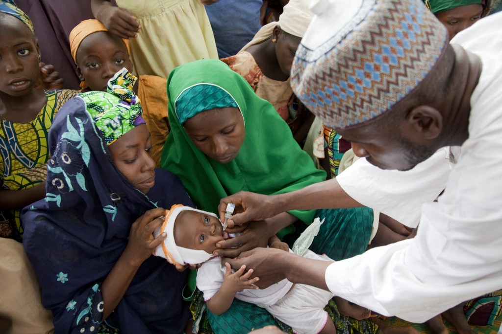 Criança recebe a vacina contra a doença na Nigéria (Foto:  Gates Foundation/Flickr/Creative Commons)