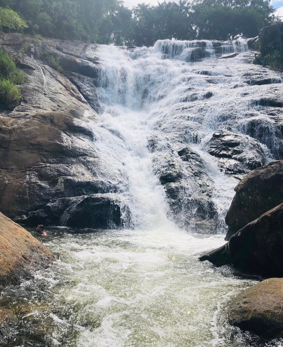 Cachoeira de Baixo Mundo Novo é uma das belezas naturais de Rio Novo do Sul — Foto: Reprodução/Redes sociais