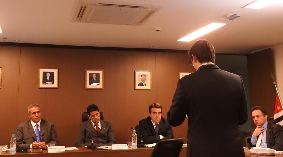 Advogado do Palmeiras fala ao TJD nesta terÃ§a-feira (Foto: Tossiro Neto)