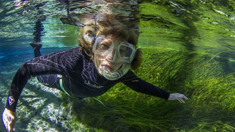 Mary Power descobriu que o fenômeno também acontecia em água doce — Foto: Passion Pictures/BBC