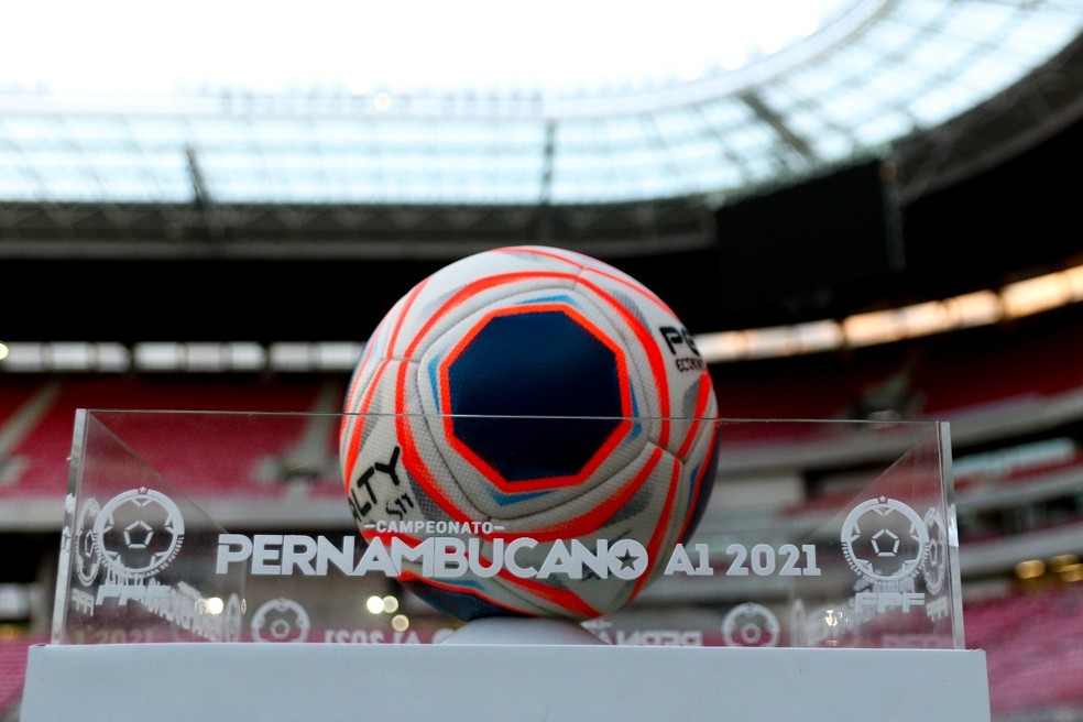 Campeonato Pernambucano / Paulista Recebe Taca Do Campeonato