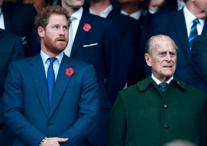 Harry com o avô Philip (Foto: Getty Images)