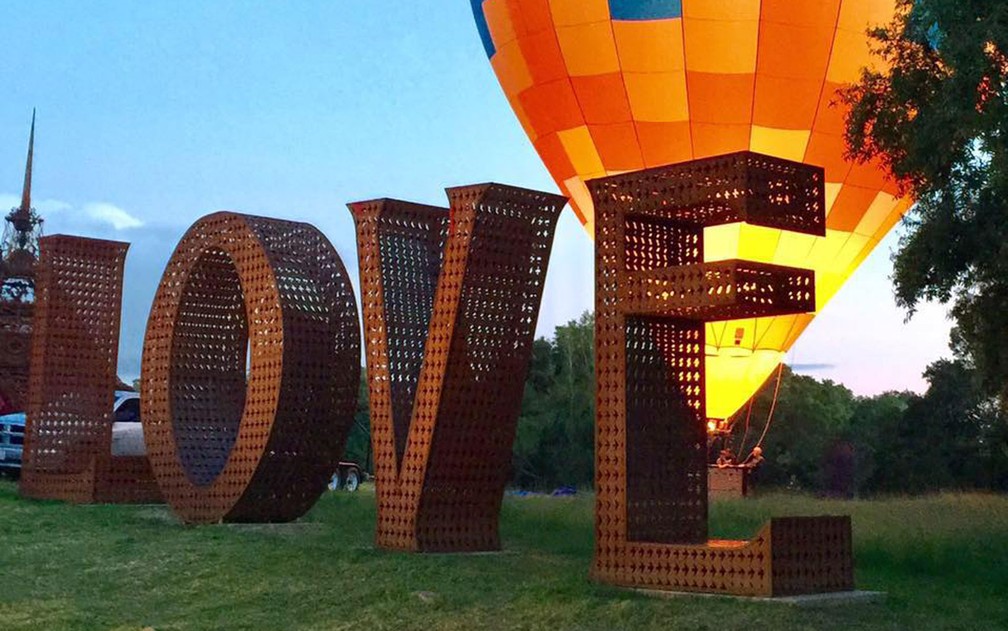 Escultura que decorava a vinícola Paradise Ridge, em Santa Rosa, Califórnia (Foto: Reprodução/ Facebook/ Paradise Ridge Winery)