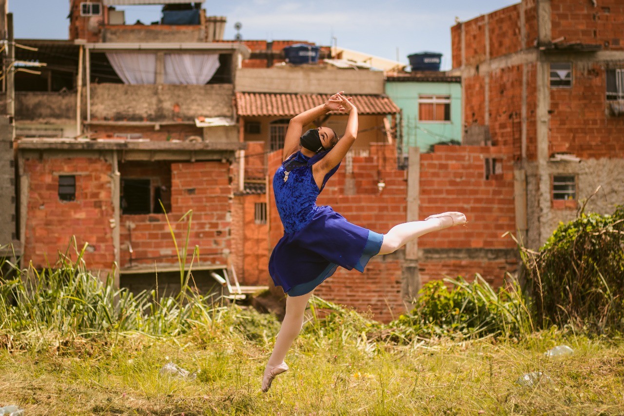 Bailarina do Grupo Ballet Manguinhos — Foto: Divulgação