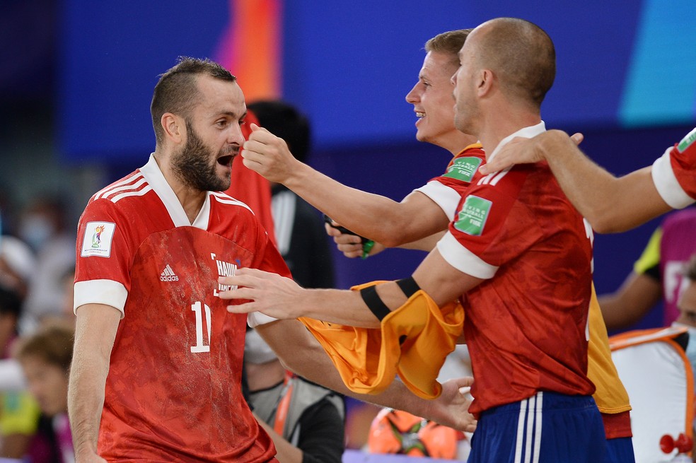 Artur Paporotnyi comemora gol da Rússia na Arena Luzhniki, na decisão da Copa do Mundo de futebol de areia — Foto: Octavio Passos/FIFA/Getty Images