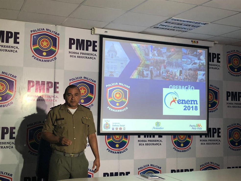 Polícia Militar de Pernambuco detalhou esquema de segurança para o Enem deste ano em coletiva nesta segunda-feira (29), no Recife — Foto: Marina Meireles/G1