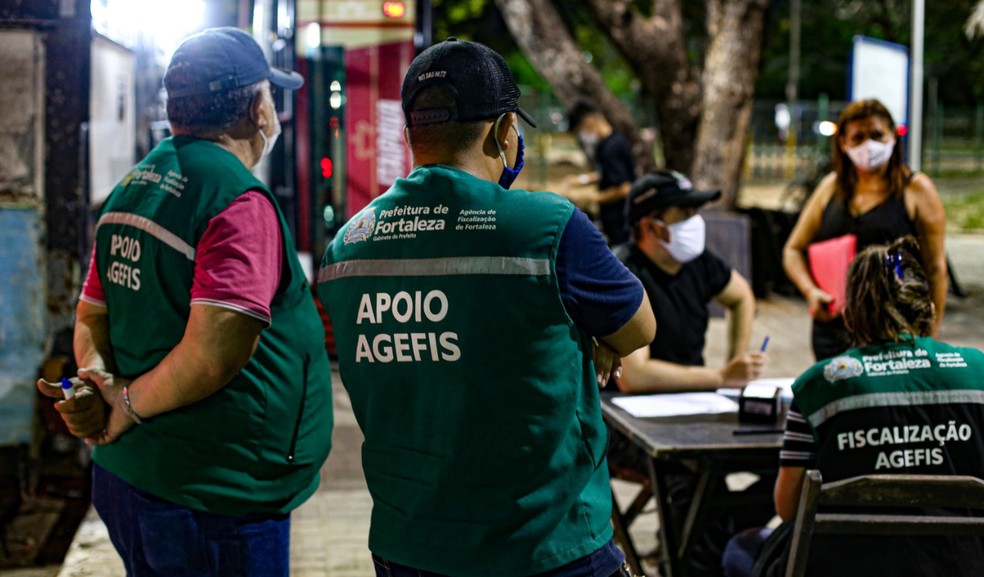 Estabelecimento deve exigir o comprovante de vacina, por meio físico ou digital, bem como o documento de identificação com foto. — Foto: Agefis/Divulgação
