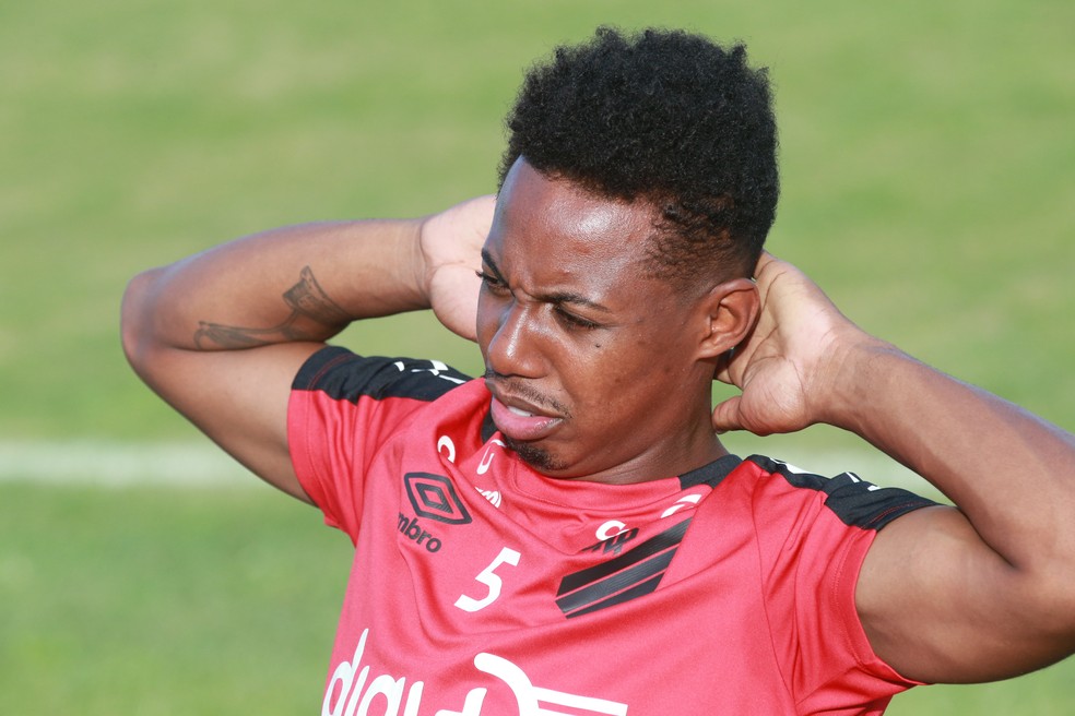 Wellington deve substitui Camacho contra o Fortaleza — Foto: Kid Junior/GloboEsporte.com/ce