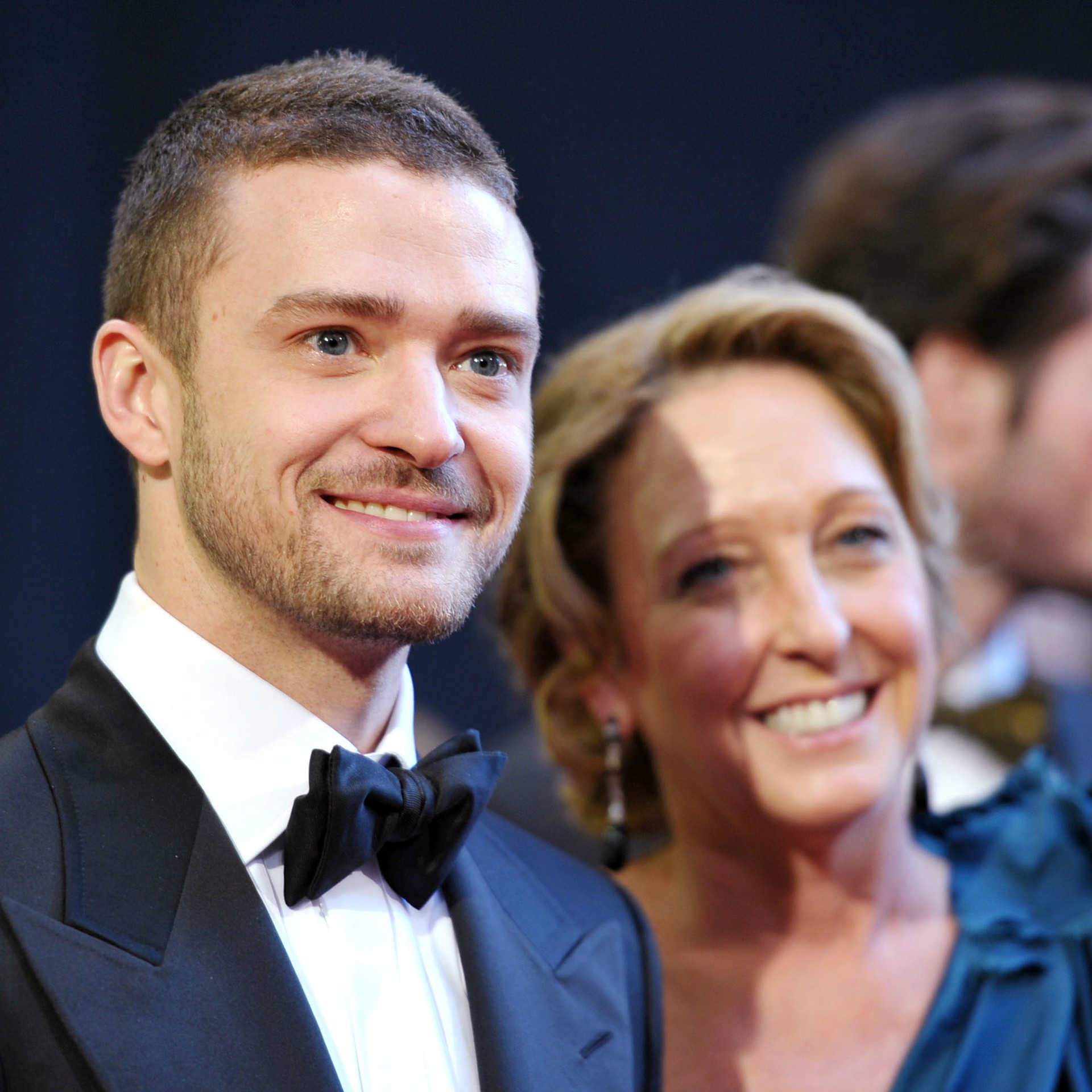 Justin Timberlake foi com a mãe, Lynn Harless, à entrega do Oscar em 2011. Ele já havia ido com ela ao Grammy 2005, em vez de levar sua namorada à época, a atriz Cameron Diaz. (Foto: Getty Images)