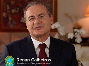 O presidente do Congresso, Renan Calheiros (PMDB-AL), ao anunciar  na TV promulgação da PEC das Domésticas (Foto: Reprodução)