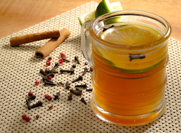 Drinque Azuma Hot Tea, sugestão da marca Azuma Kirin (Foto: Divulgação)