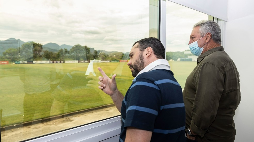 Abel Braga e M�rio Bittencourt em visita ao CT do Fluminense � Foto: Daniel Perpetuo / FFC