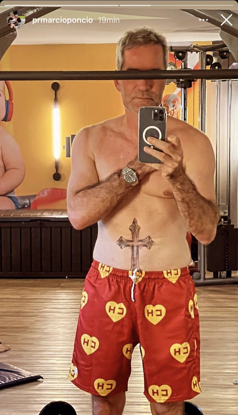 Marcio Poncio mostra tatuagem na barriga (Foto: Reprodução/Instagram)