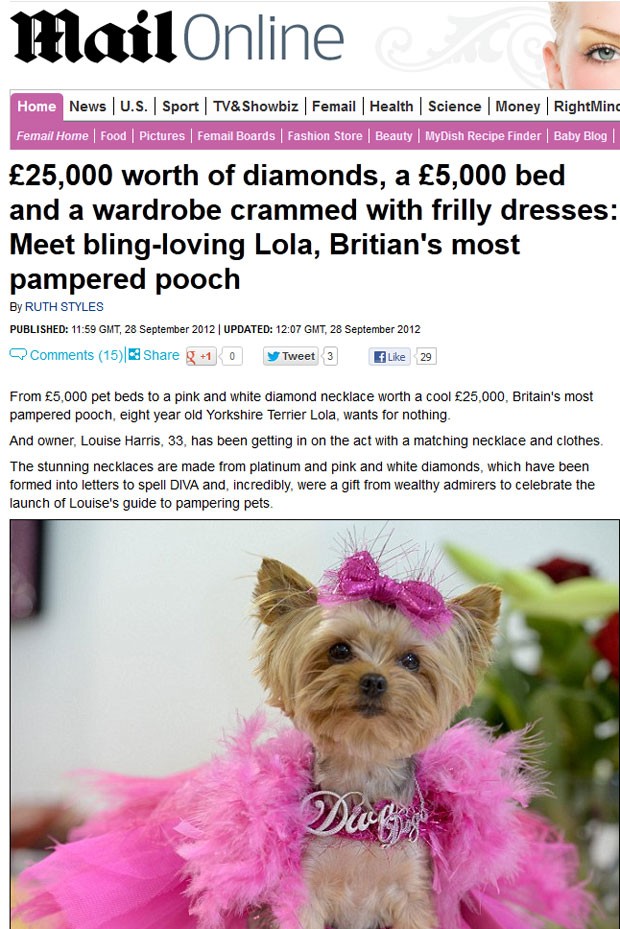 'Lola' ganhou um colar com diamantes de 25 mil libras. (Foto: Reprodução/Daily Mail)