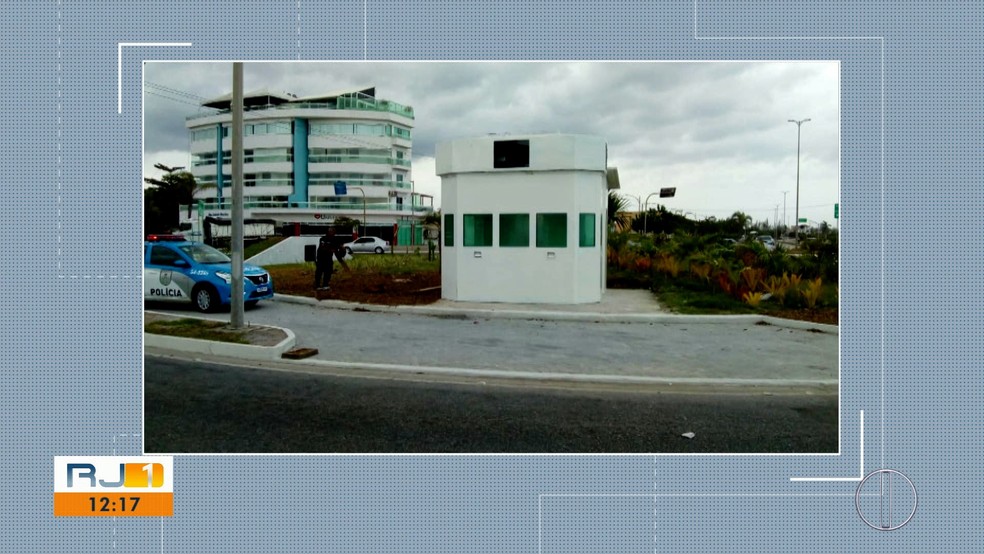 Cabine foi instalada em ponto estratégico em Rio das Ostras — Foto: Reprodução/ Inter TV