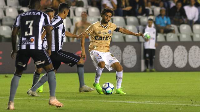Santos e Botafogo fizeram um jogo animado, com trÃªs bolas na trave