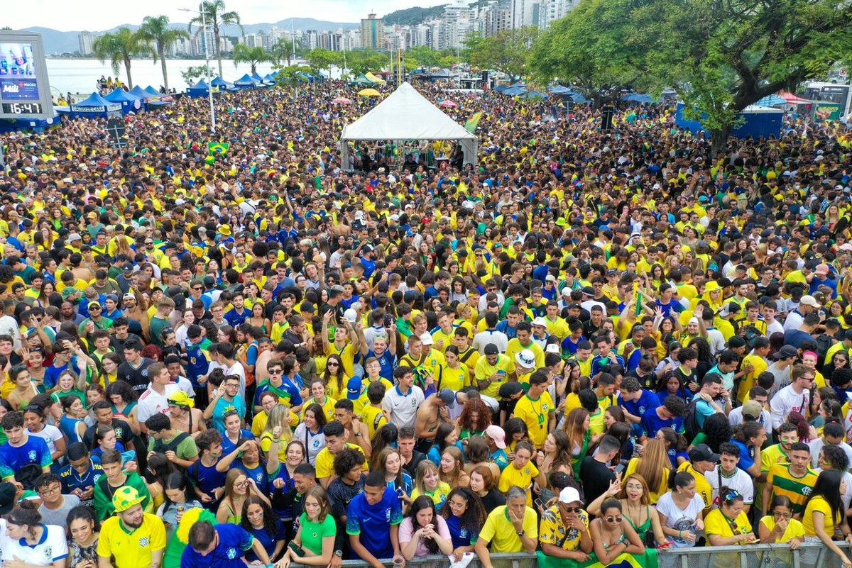 Torcedores se reúnem por toda Santa Catarina para estreia do Brasil na Copa; FOTOS