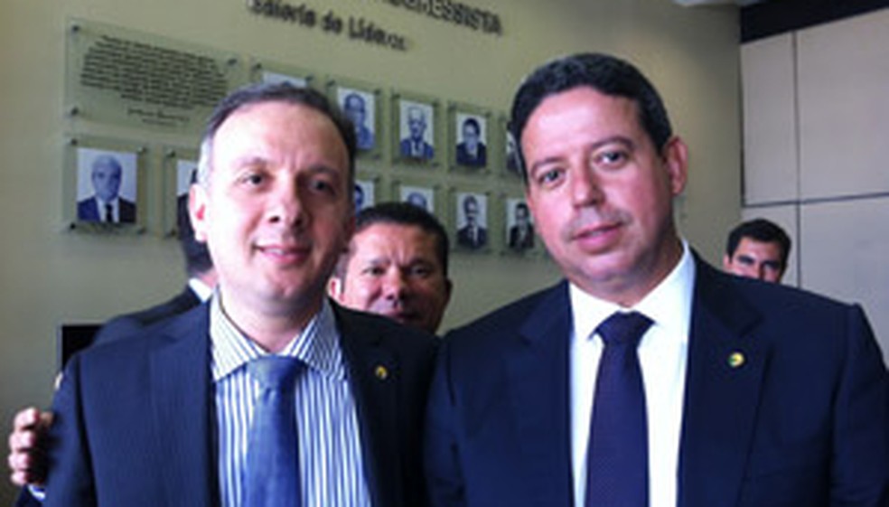 Os deputados Aguinaldo Ribeiro (esq.) e Arthur Lira â€” Foto: Natalia Godoy / G1