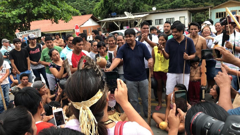 Cerca de 400 indígenas protestam em Ibirama — Foto: Arianna Fonseca/NSC TV