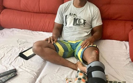 David Junior, o Dom de "Pega Pega", sofre acidente de moto e quebra pé em seis lugares: "Estou vivo"