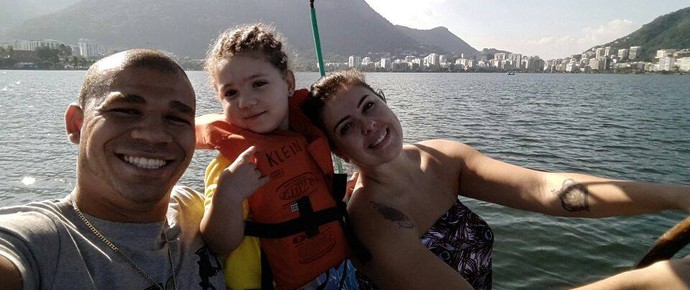 Perto de voltar aos trabalhos, Nilton curte os últimos momentos de folga