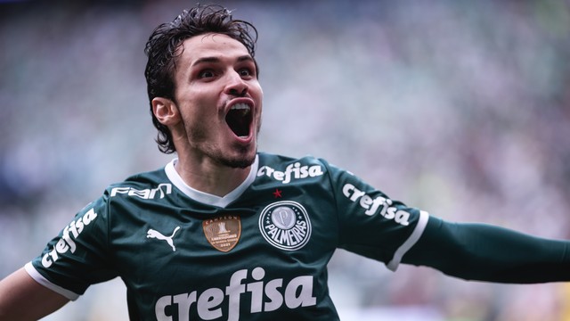 Raphael Veiga festeja gol do Palmeiras contra o São Paulo