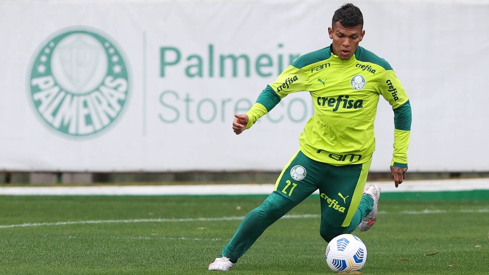 Gabriel Veron durante treino do Palmeiras na Academia de Futebol — Foto: Cesar Greco