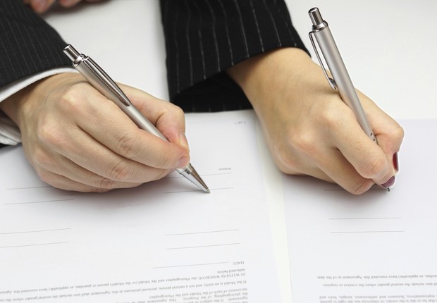 divórcio - casal - plano financeiro - finanças - parceiro - documento - assinatura (Foto: Thinkstock)
