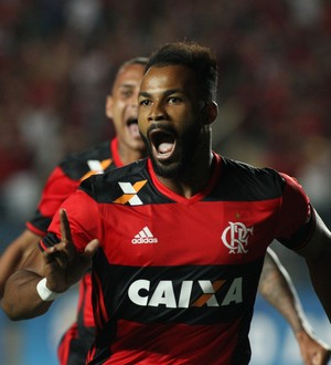 Fernandinho lamenta provocação de Rafael Silva: Não acho bacana