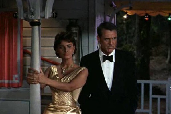 Cary Grant e Sophia Loren em cena de Tentação Morena (1958) (Foto: Reprodução)