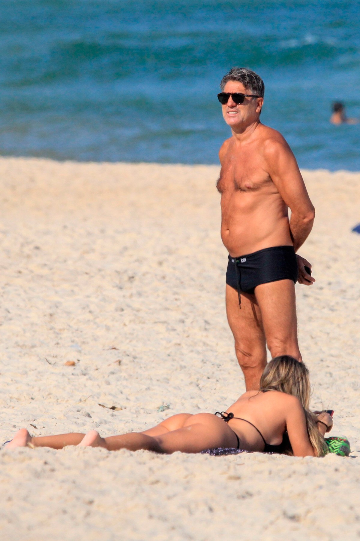 Renato Gaúcho com a filha, Carolina Portaluppi, em Ipanema, Rio de Janeiro (Foto: JC Pereira / Agnews)