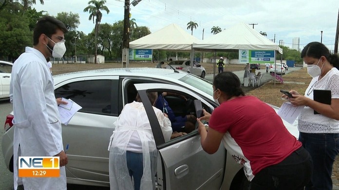 Idosos A Partir De 75 Anos Comecam A Ser Vacinados Contra Covid 19 No Recife Cidade Tem Mais Quatro Pontos De Drive Thru Pernambuco G1