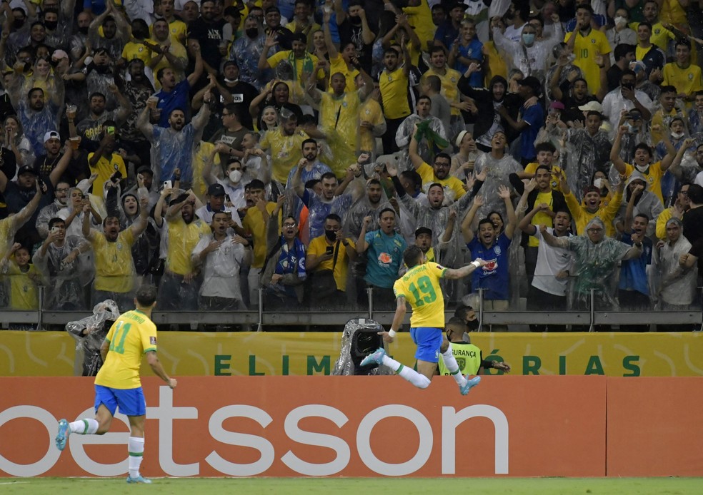 Raphinha comemora em Brasil x Paraguai � Foto: REUTERS/Washington Alves