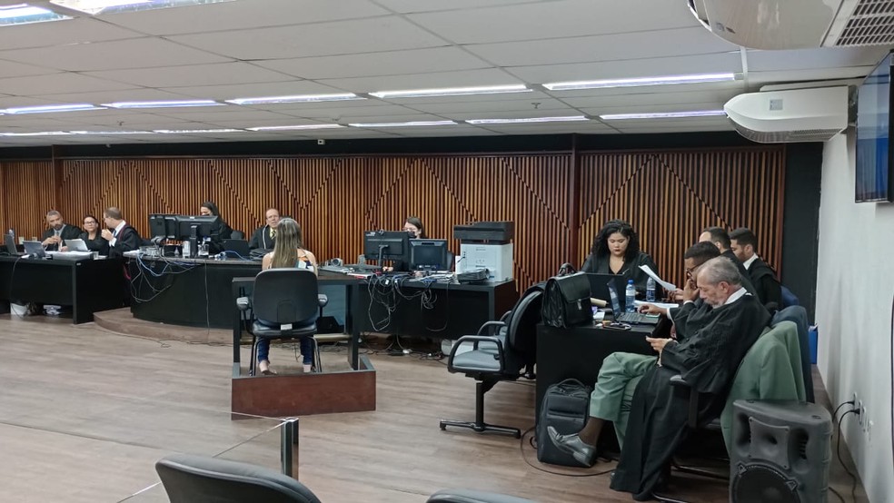 Vizinha da fam&iacute;lia prestou depoimento no j&uacute;ri do caso de Rhaniel &mdash; Foto: MP