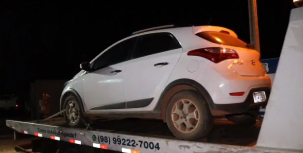 Carro que teria sido usado na fuga foi apreendido em Luís Correia (Foto: Reprodução/TV Clube)