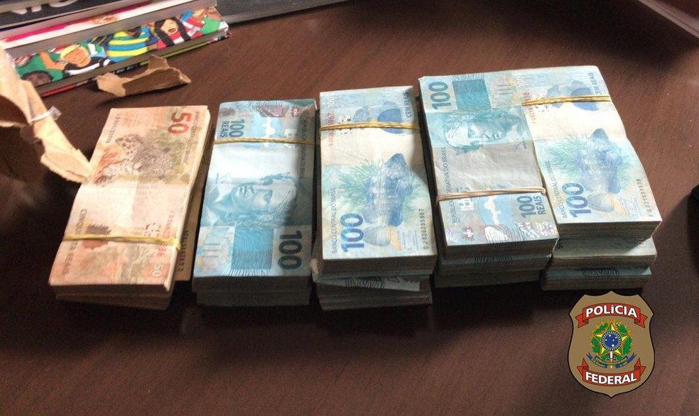 R$ 118 mil em dinheiro apreendidos em escritório de advocacia usado por Astério — Foto: Divulgação/Polícia Federal