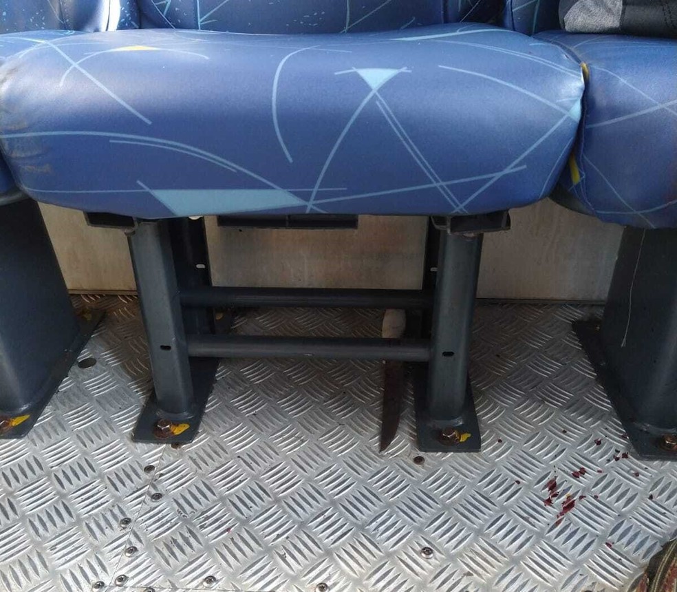 Faca usada por criminoso em atentado em ônibus de Piracicaba — Foto: Polícia Militar/Comando Força Patrulha do 10° BPM/I