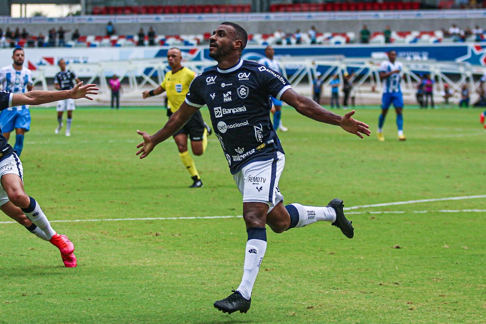 Muriqui &eacute; o grande destaque do Remo com quatro gols em seis partidas &mdash; Foto: Vitor Reis