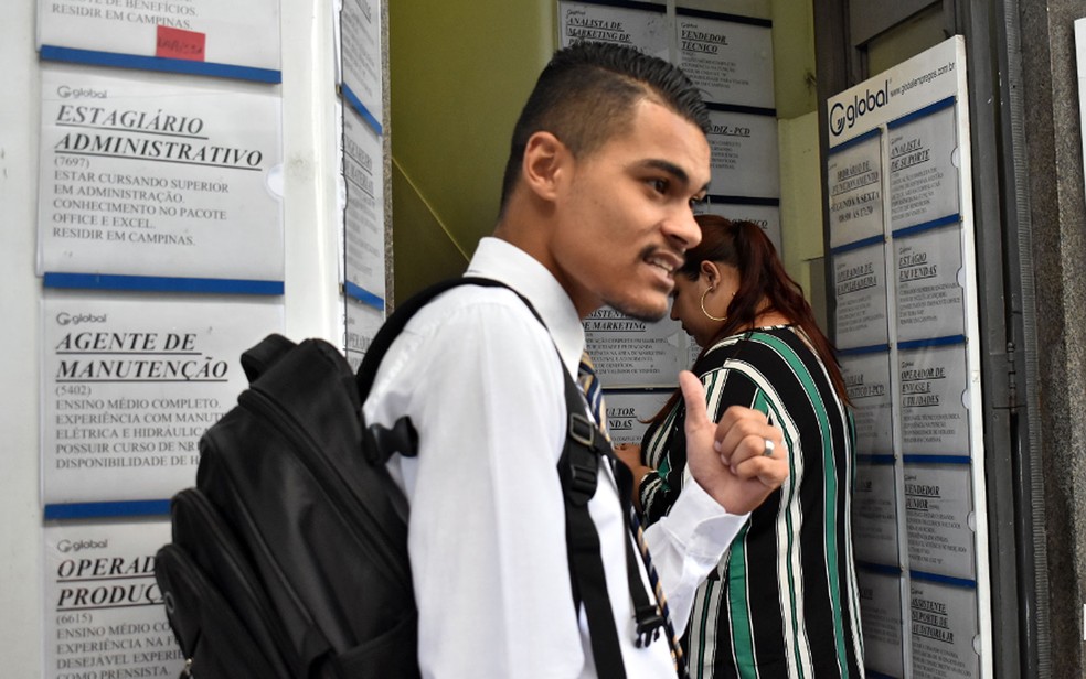 Tiago Francisco Alves, de 21 anos, procura emprego em Campinas — Foto: Joyce Santos/G1