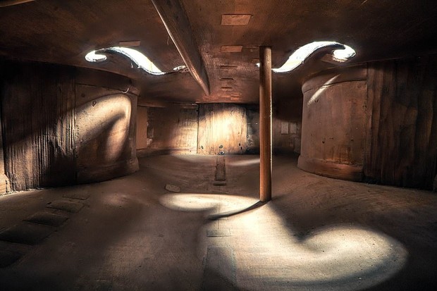 Fotógrafo capta arquitetura oculta no interior de instrumentos musicais (Foto: Reprodução/Instagram @charlescellist)