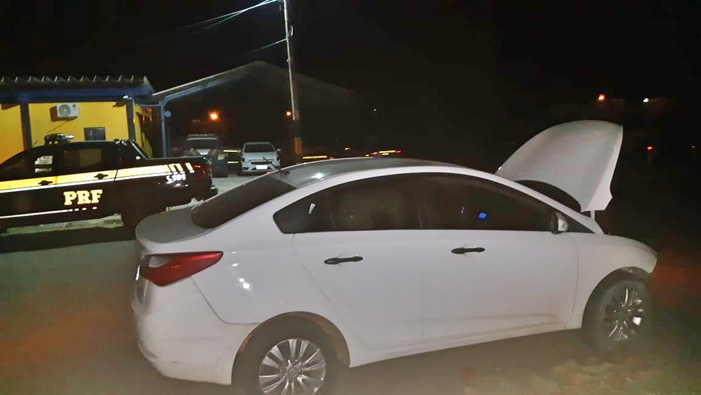 PRF ifdentificou que carro tinha características adulteradas  — Foto: Divulgação/ PRF
