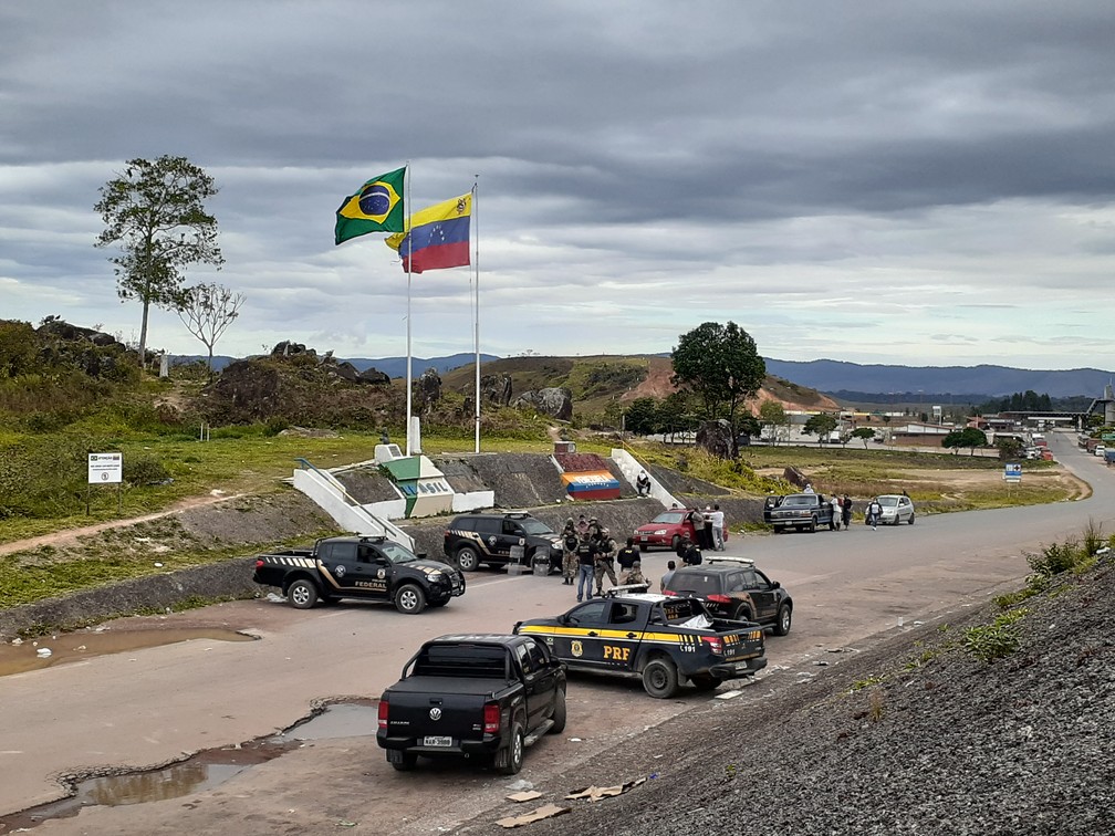 Fronteira do Brasil com a Venezuela fechada em razão do coronavírus, em foto de março — Foto: Fabrício Araújo/G1 RR