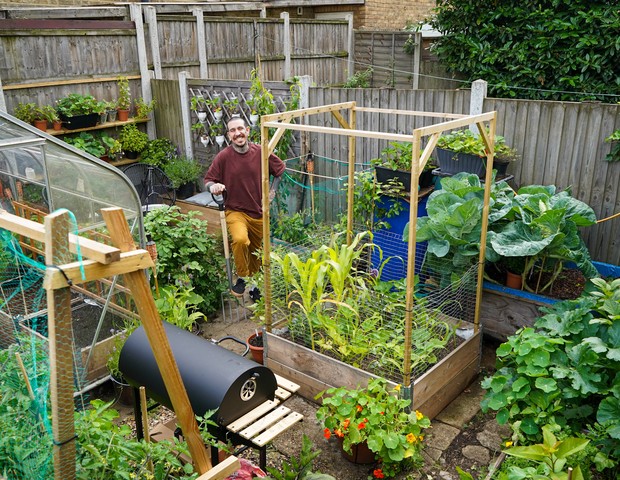 Italiano transforma quintal em Londres em horta doméstica durante a pandemia (Foto:  )